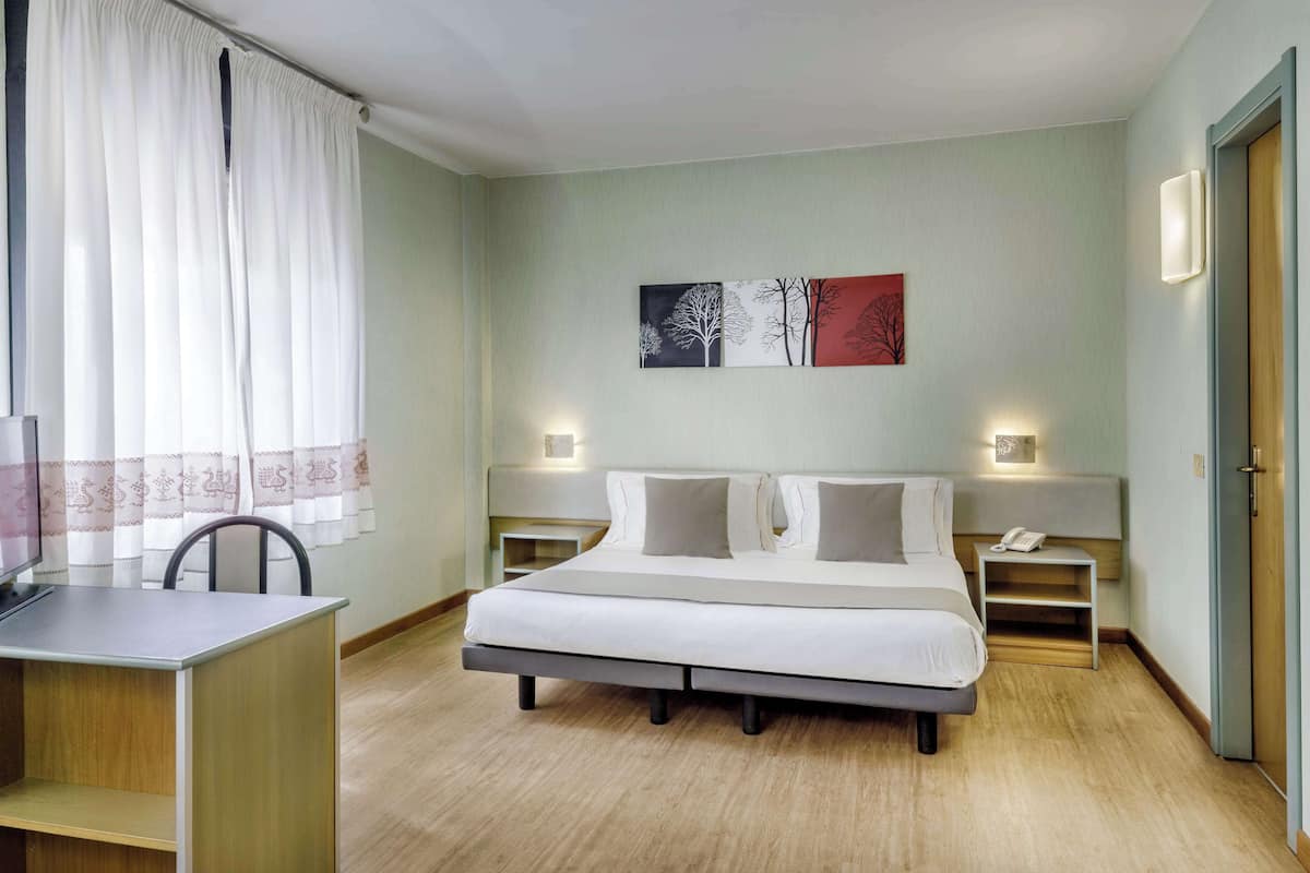 Standard Room, Multiple Beds, Smoking | Hypo-allergenic bedding, minibar, in-room safe, desk