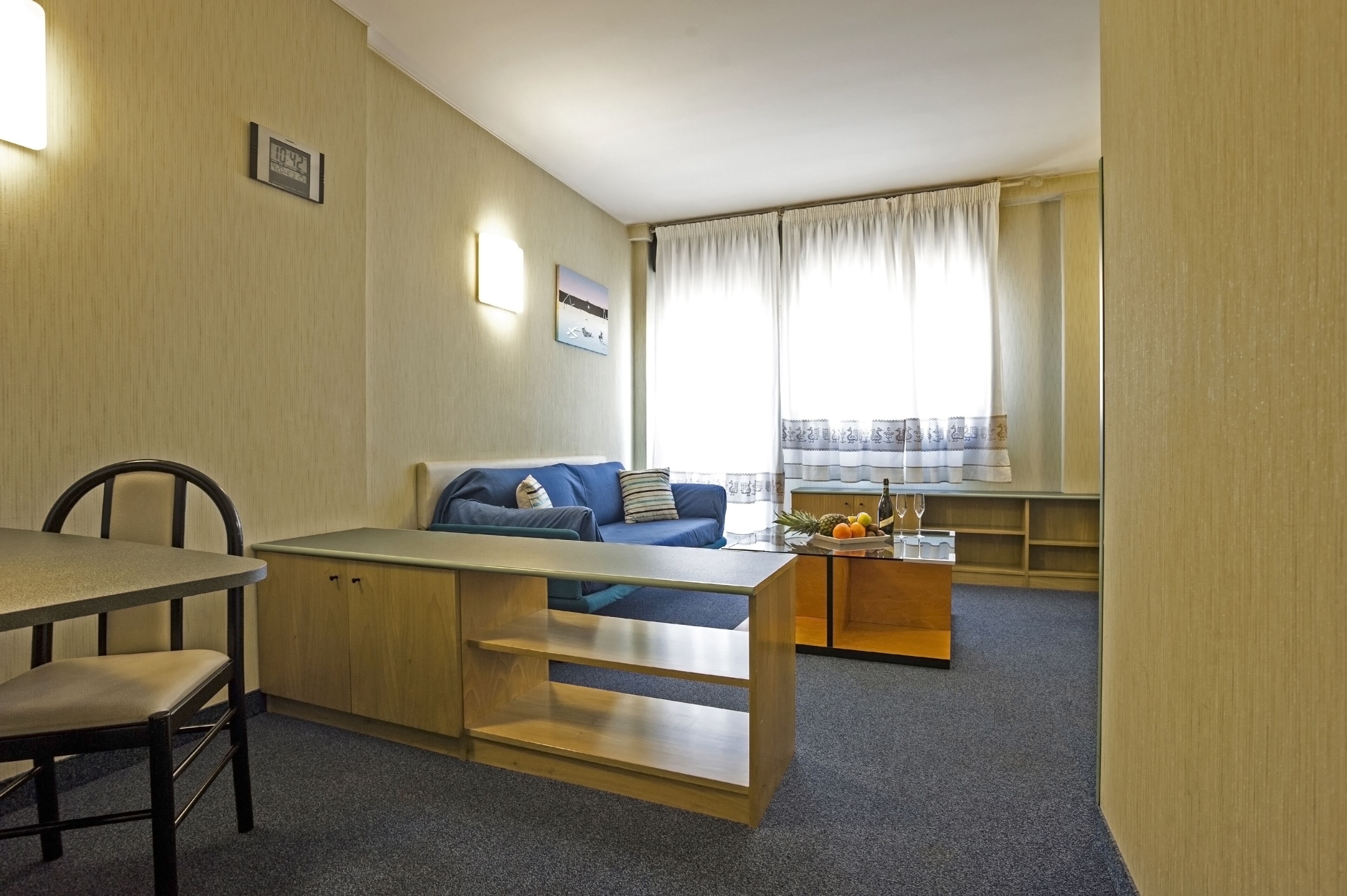 standard room, 2 single beds | living area | lcd tv