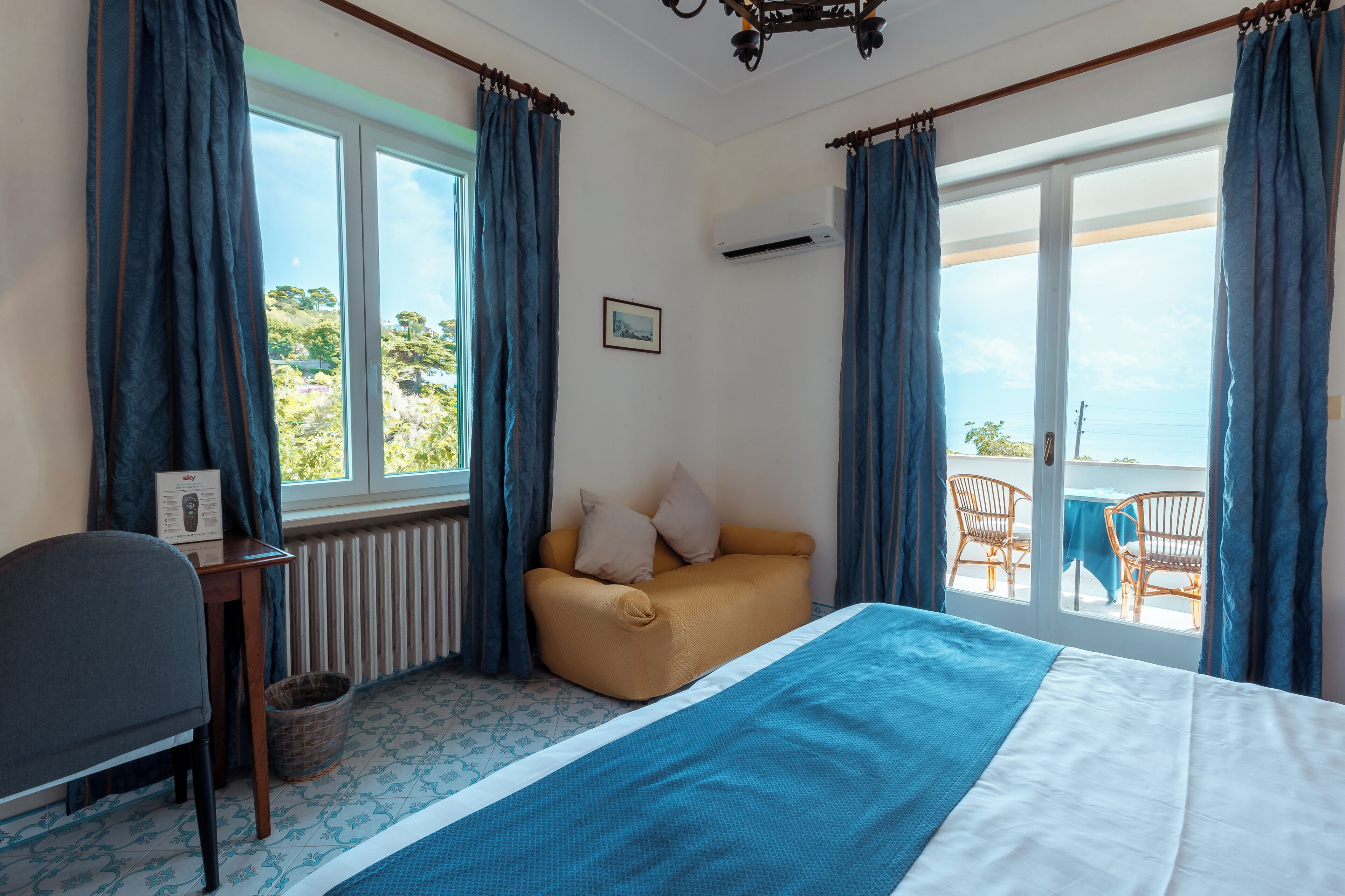 superior double room, balcony, sea view | 1 bedroom, frette italian sheets, free minibar, in-room safe