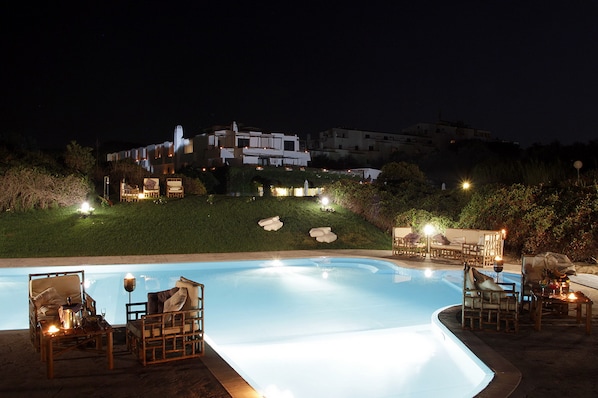 Aperto a colazione, cucina internazionale, con vista sul giardino 