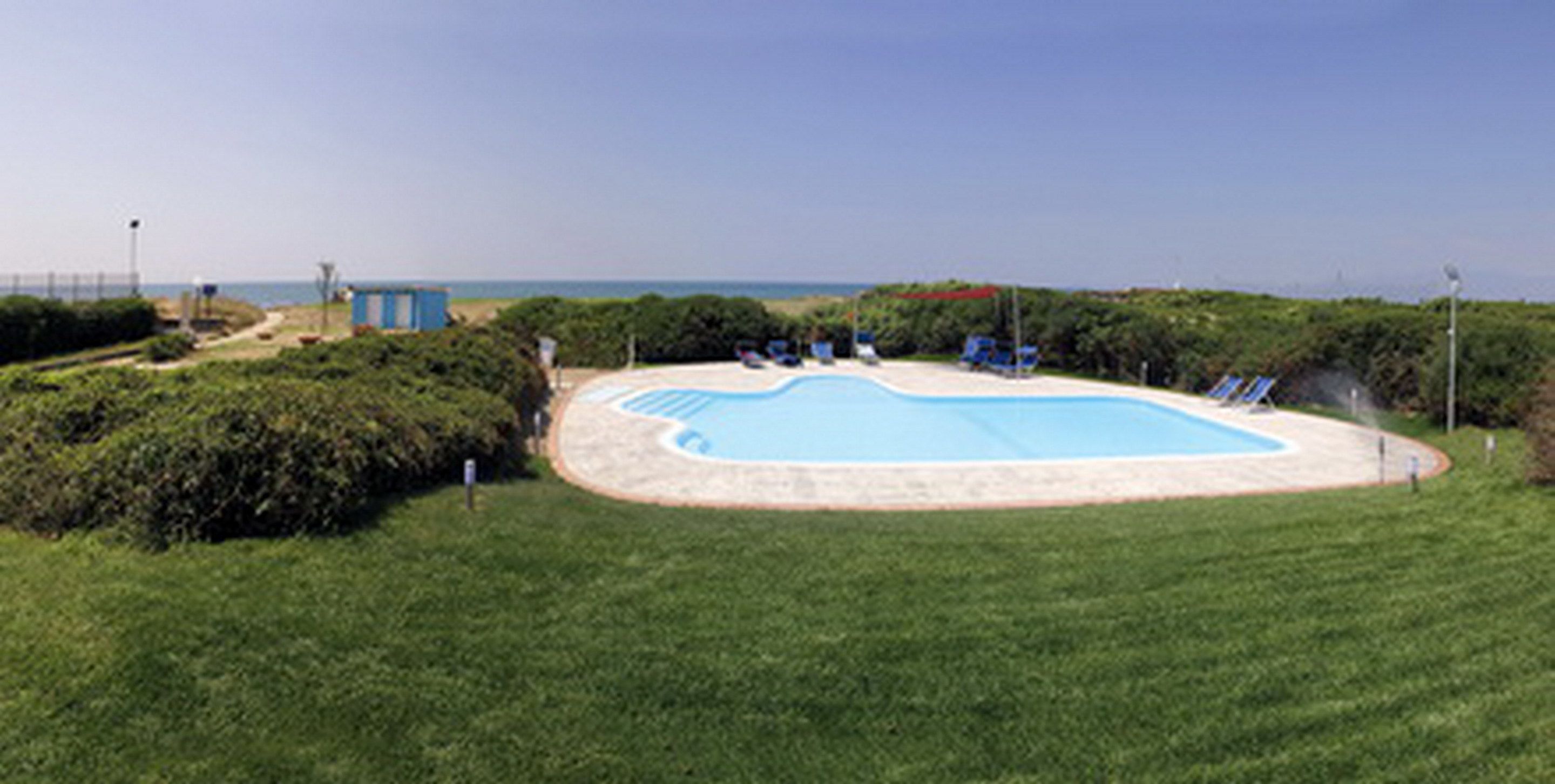 outdoor pool, pool loungers