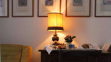 Triple Room | Premium bedding, minibar, in-room safe, desk