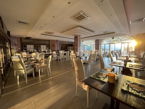 Breakfast, lunch, dinner served; Italian cuisine, al fresco dining