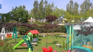 Area giochi per bambini (all'aperto)