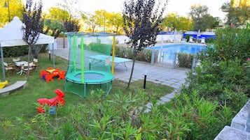 Children’s play area – outdoor
