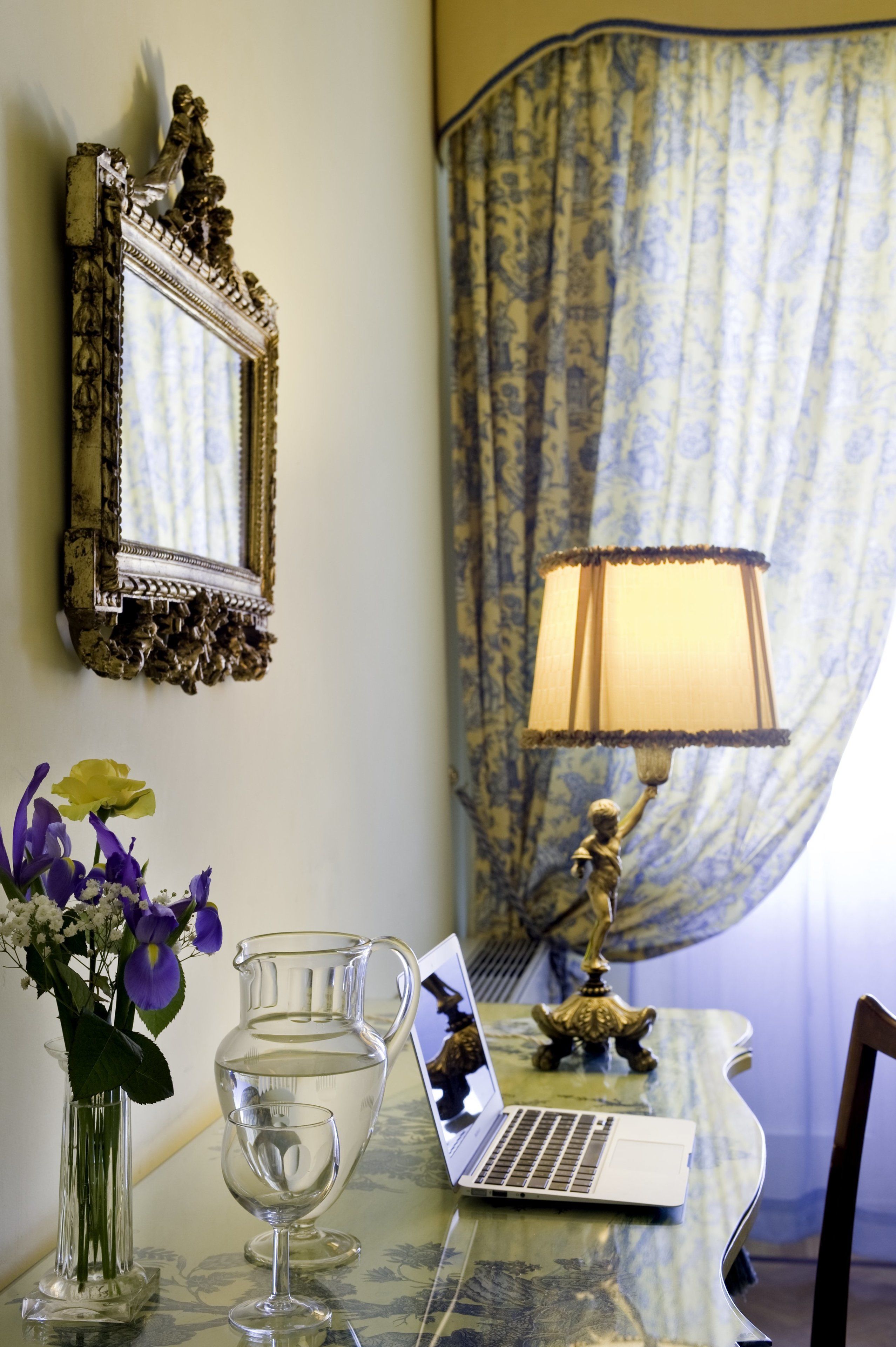 single room | room amenity