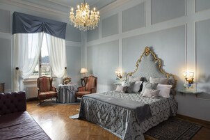 Suite Junior | Biancheria da letto ipoallergenica, minibar, cassaforte in camera