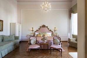 Ropa de cama hipoalergénica y minibar 