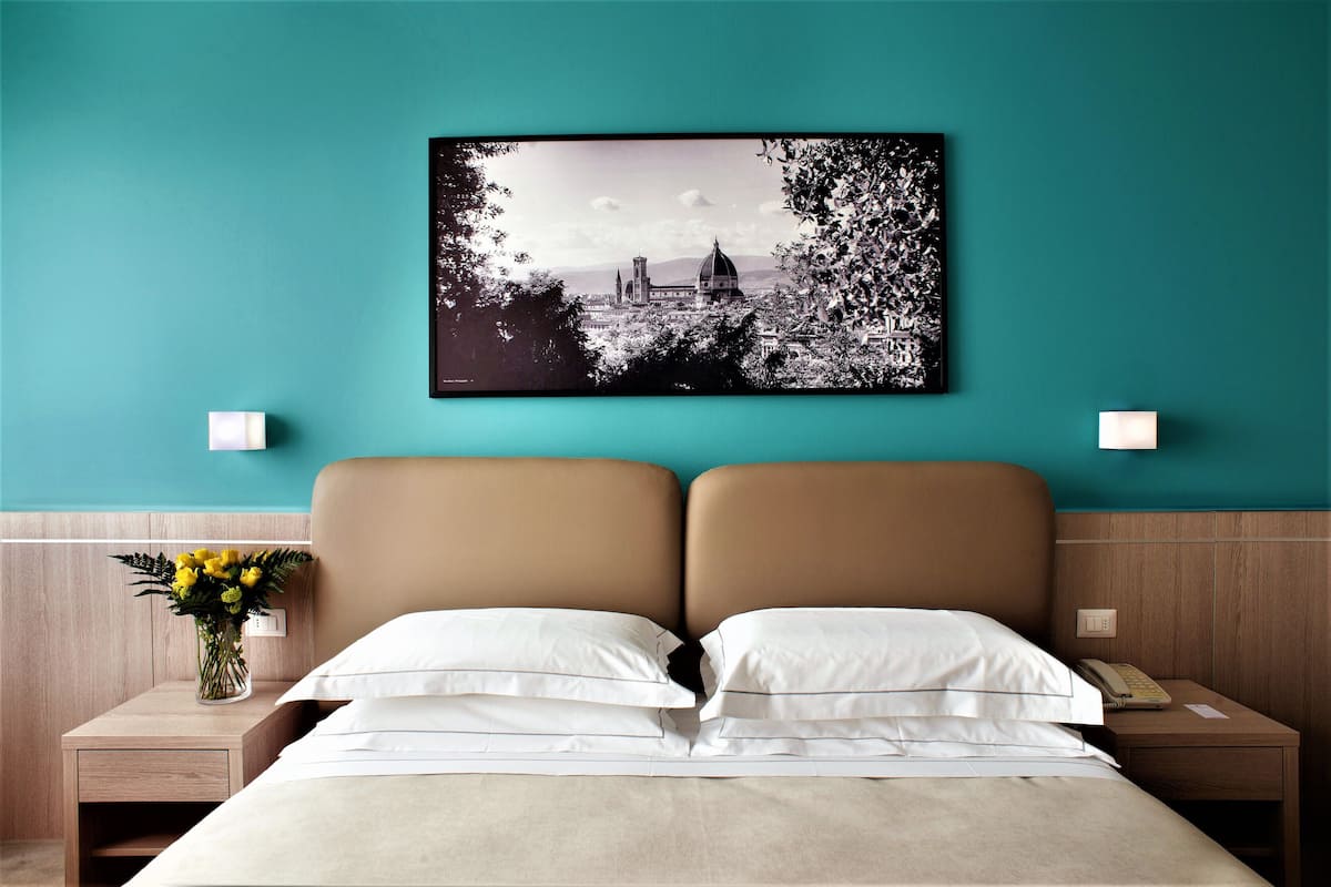 Hypo-allergenic bedding, minibar, in-room safe, desk