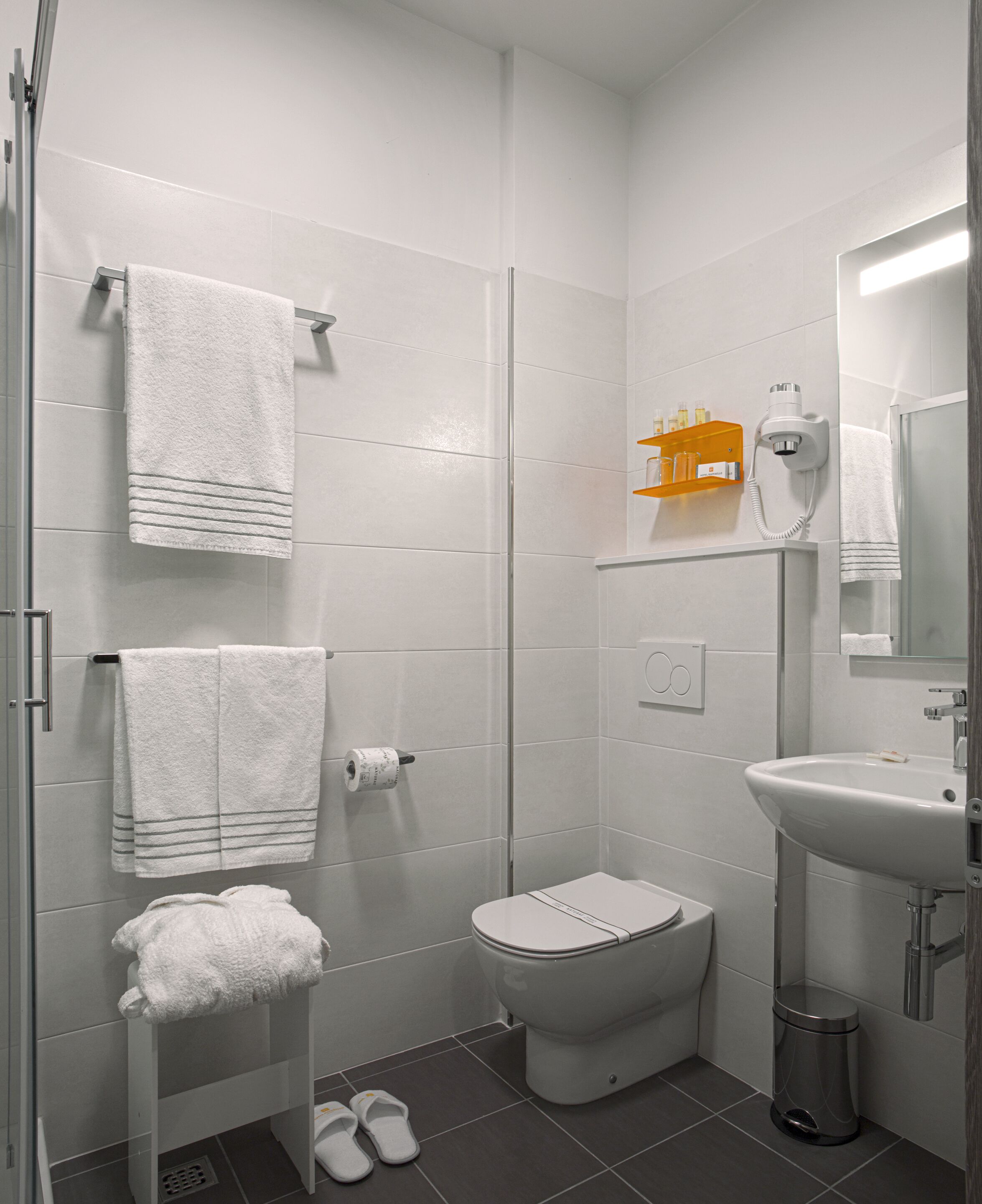 double room single use, 1 single bed | bathroom | bathtub, hair dryer, slippers, bidet