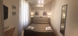 Standard-Doppelzimmer | Minibar, Zimmersafe, Schreibtisch, Bügeleisen/Bügelbrett
