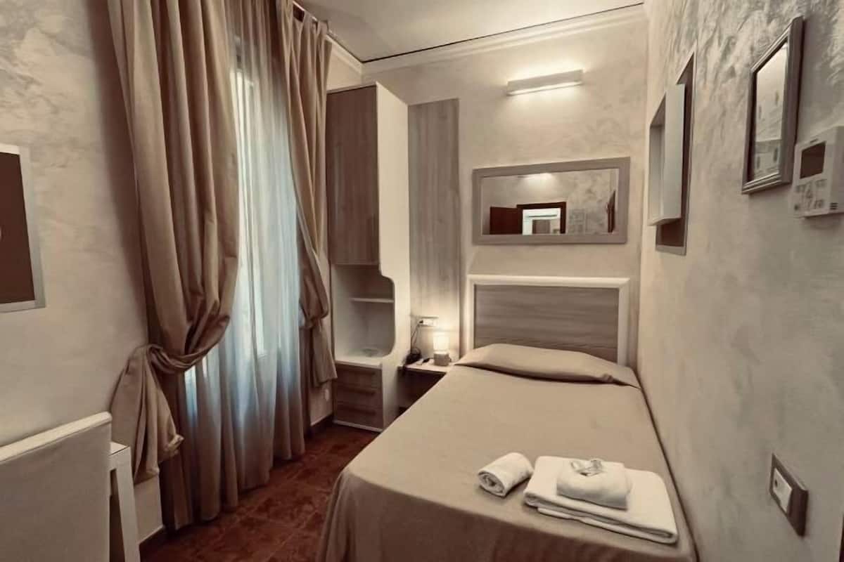 1 bedroom, minibar, in-room safe, desk