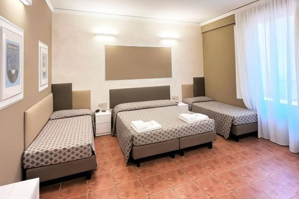 Minibar, in-room safe, desk, iron/ironing board