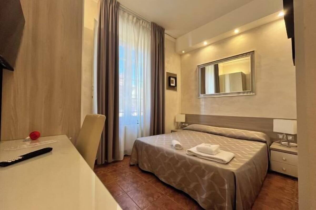 Minibar, in-room safe, desk, iron/ironing board (on request)