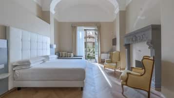 Quarto casal ou duplo superior, vista para o jardim | Frigobar, cofres nos quartos, individualmente decorados