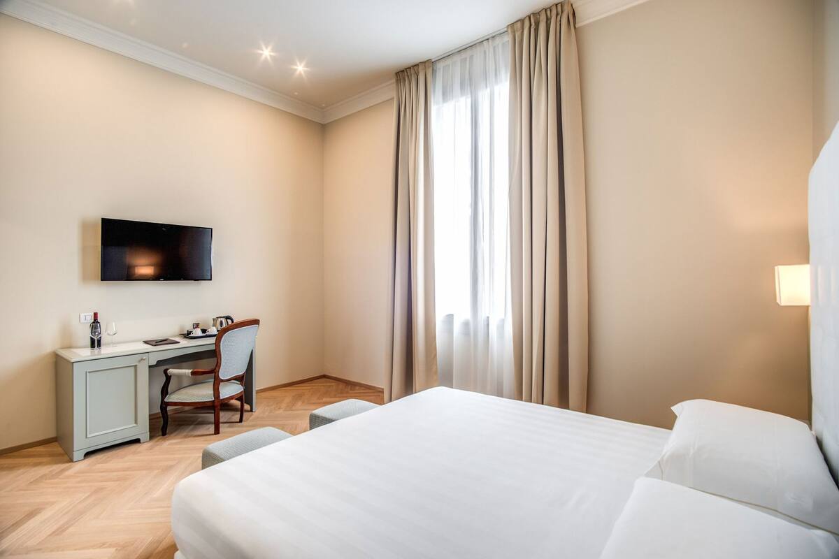 Minibar, in-room safe, individually decorated, individually furnished