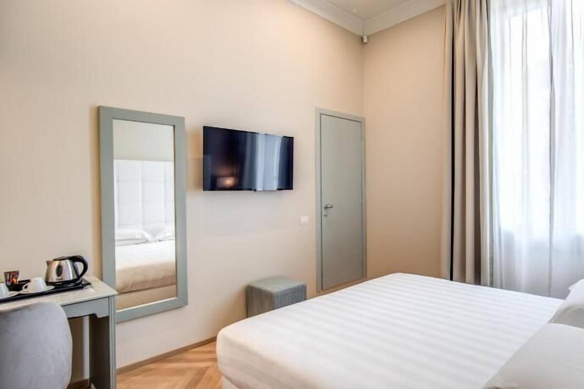 Minibar, in-room safe, individually decorated, individually furnished