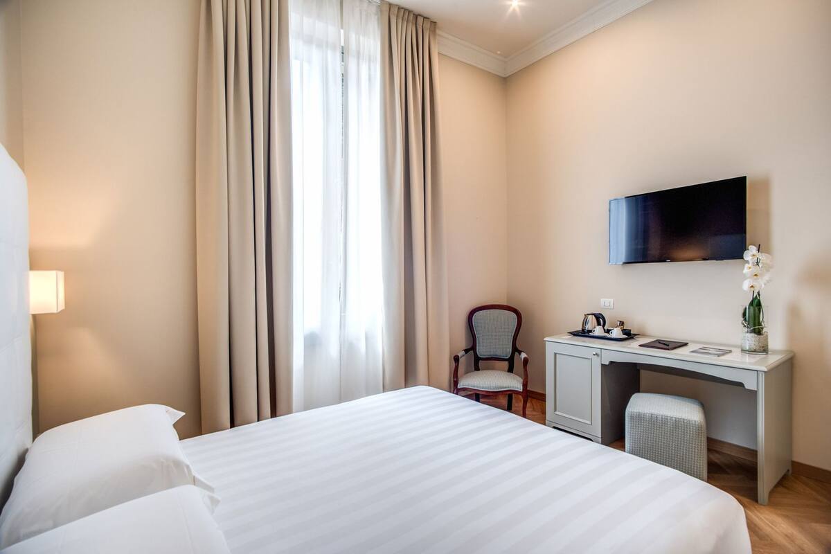 Minibar, in-room safe, individually decorated, individually furnished