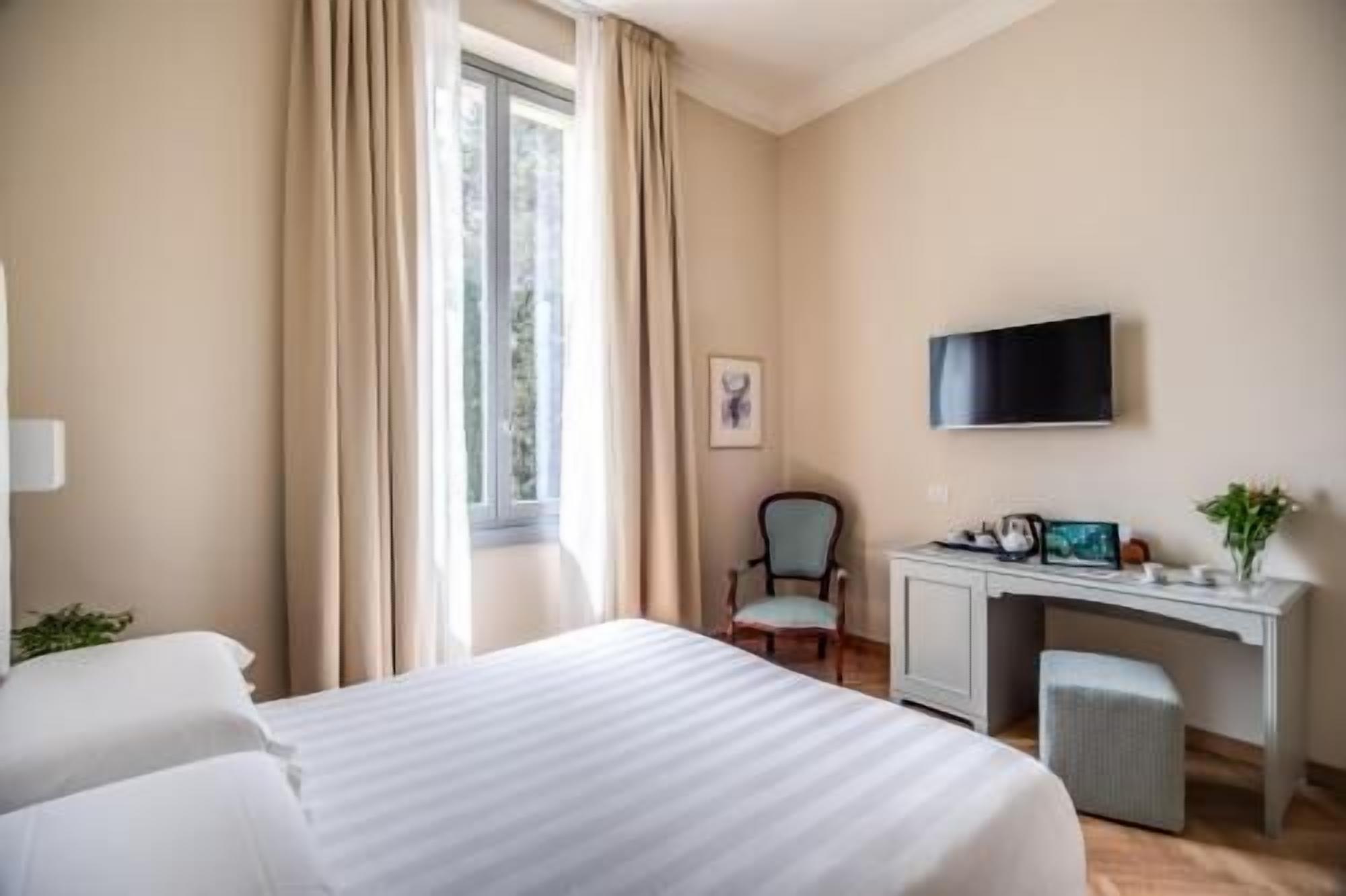 Minibar, in-room safe, individually decorated, individually furnished