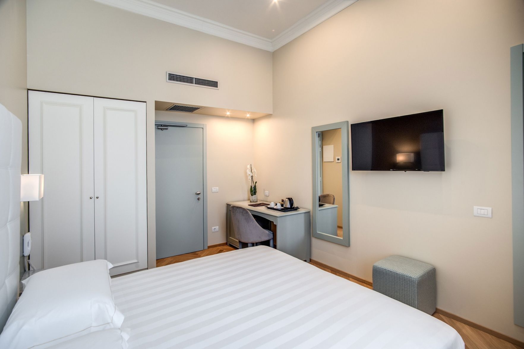 Minibar, in-room safe, individually decorated, individually furnished