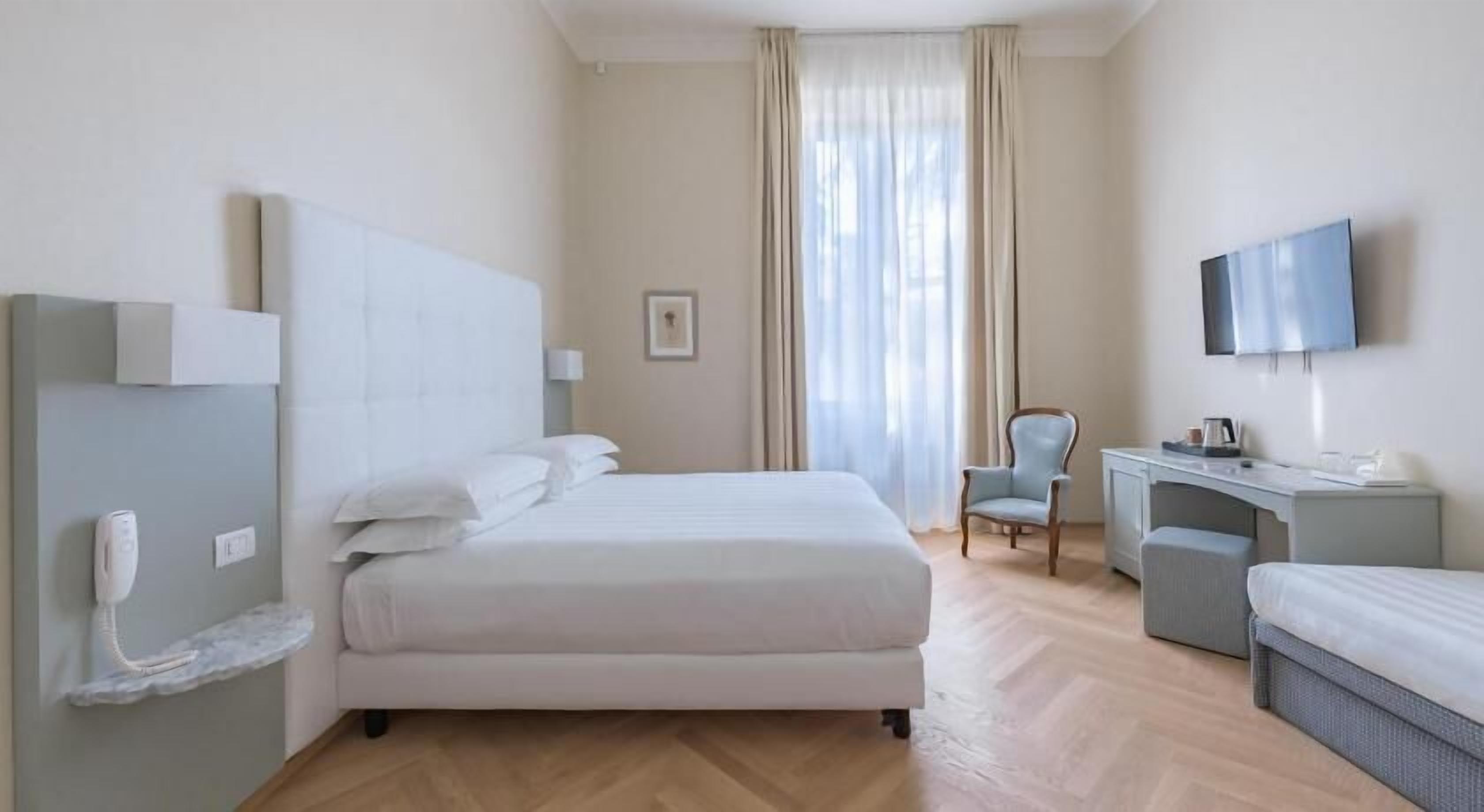 Minibar, in-room safe, individually decorated, individually furnished