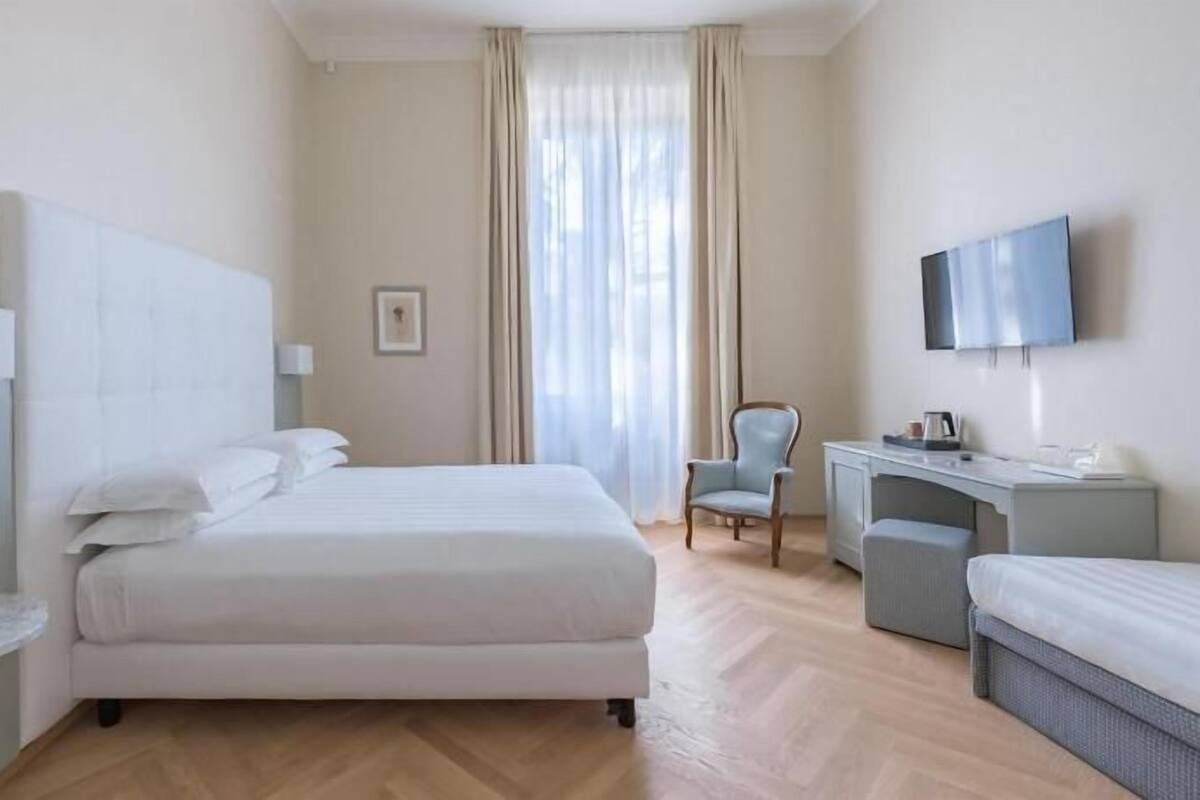 Minibar, in-room safe, individually decorated, individually furnished