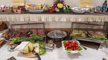 Dagelijks ontbijtbuffet (EUR 10 per persoon)