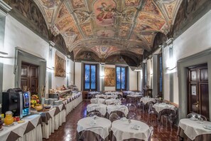 Daily buffet breakfast for a fee - Hotel Paris (Florence)
