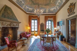 Studio Suite | Minibar, in-room safe, desk, blackout drapes - Hotel Paris (Florence)