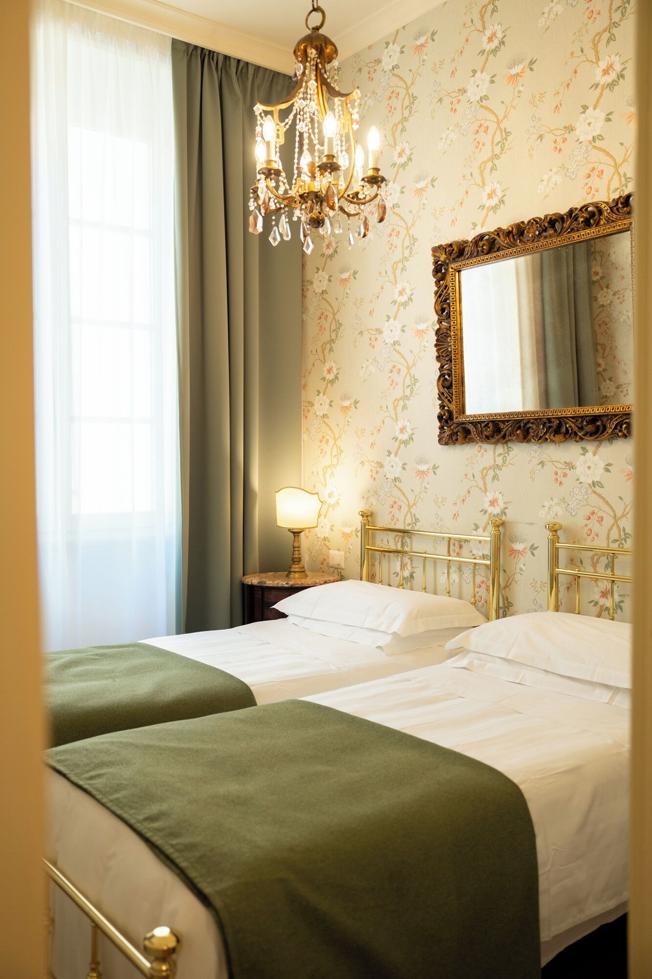 family room (5 people) | 1 bedroom, in-room safe, desk, blackout curtains