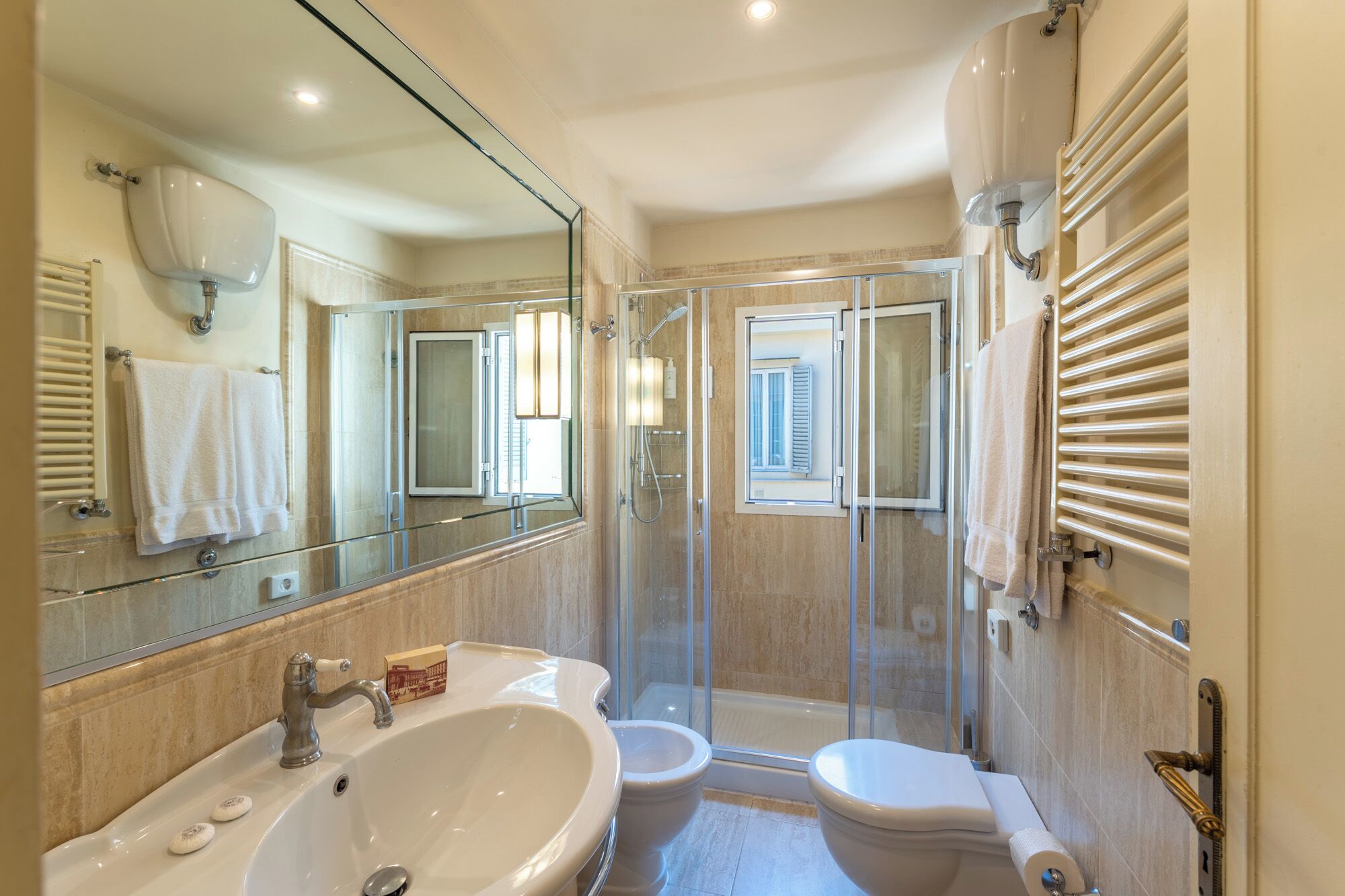family suite | bathroom | shower, free toiletries, hair dryer, towels