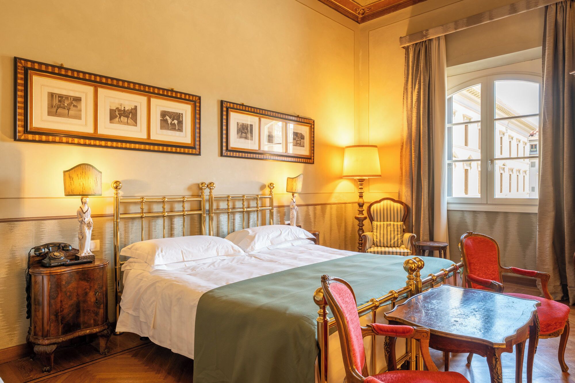 deluxe room | 1 bedroom, in-room safe, desk, blackout curtains