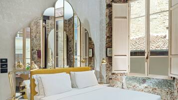 Premium bedding, minibar, in-room safe, desk