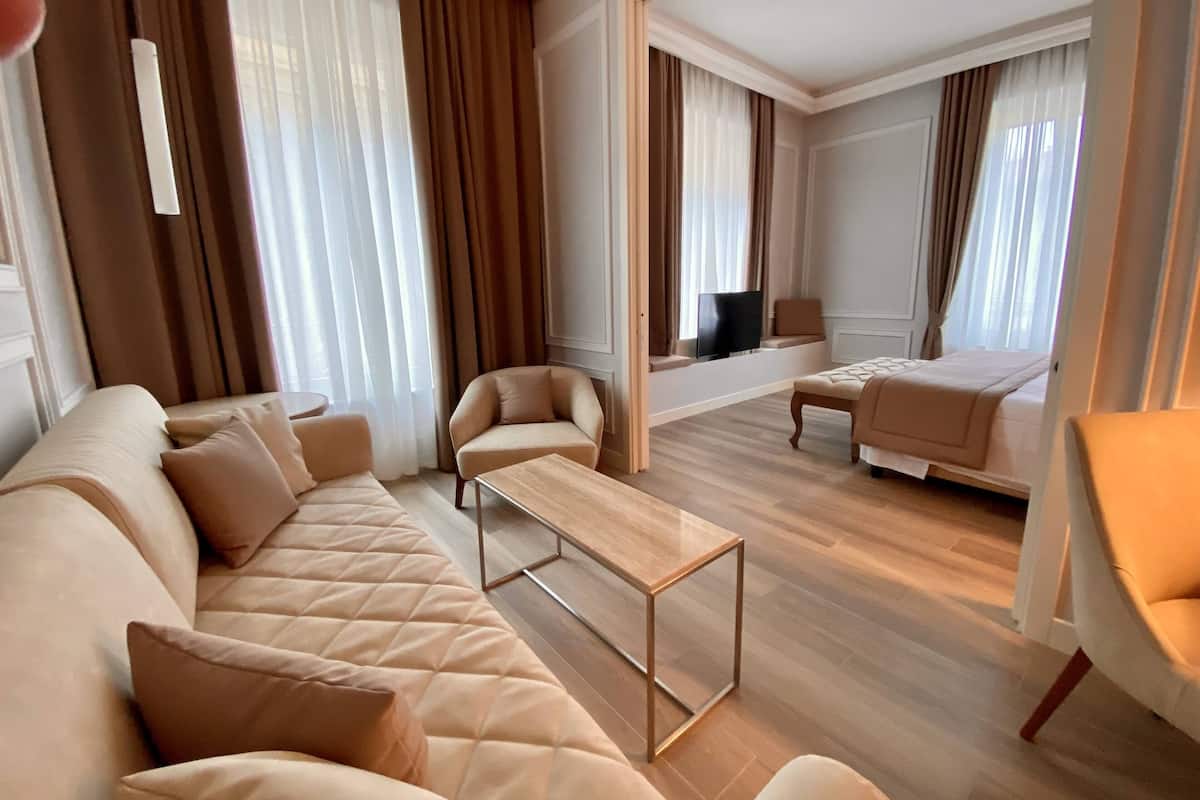 Suite (Medici)(with Jetted Tub & Steam Bath) | Coin séjour
