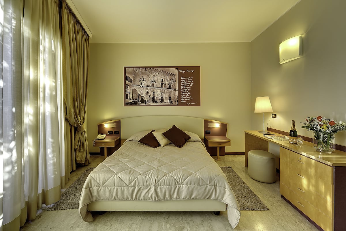 Minibar, in-room safe, desk, bed sheets