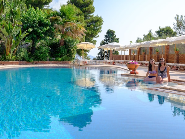 Seasonal outdoor pool, pool umbrellas, sun loungers