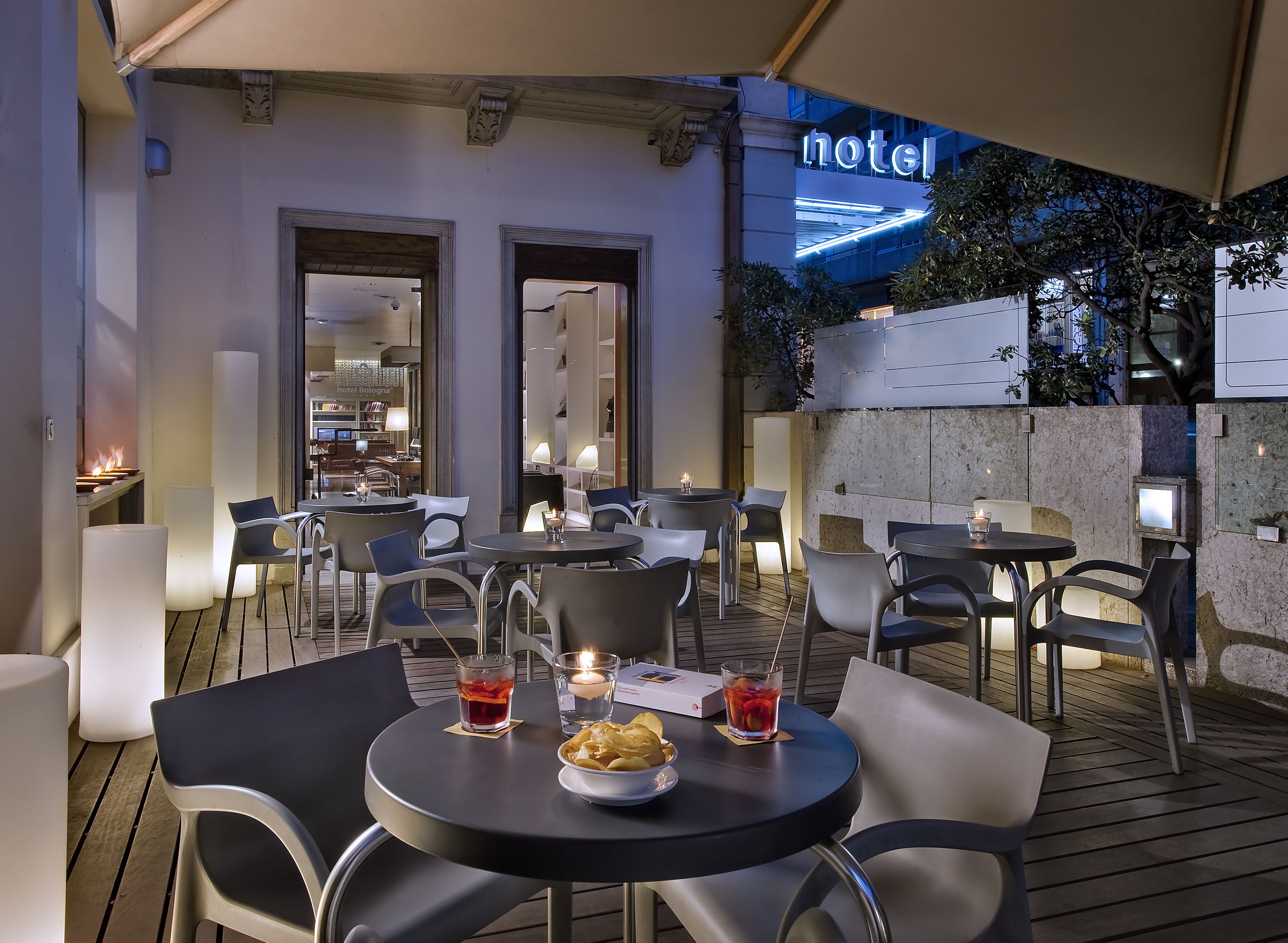 Breakfast, lunch, dinner served; international cuisine 