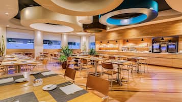 Desayuno buffet (EUR 15 por persona)