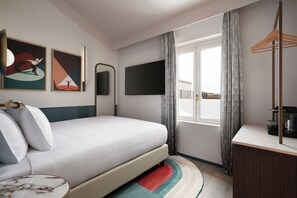 Room, 1 Queen Bed | Minibar, in-room safe, desk, soundproofing
