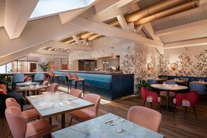 A restaurant with high ceilings, a bar area, and seating arrangements. - Puccini Hotel Milan, Tapestry Collection by Hilton (Milan)