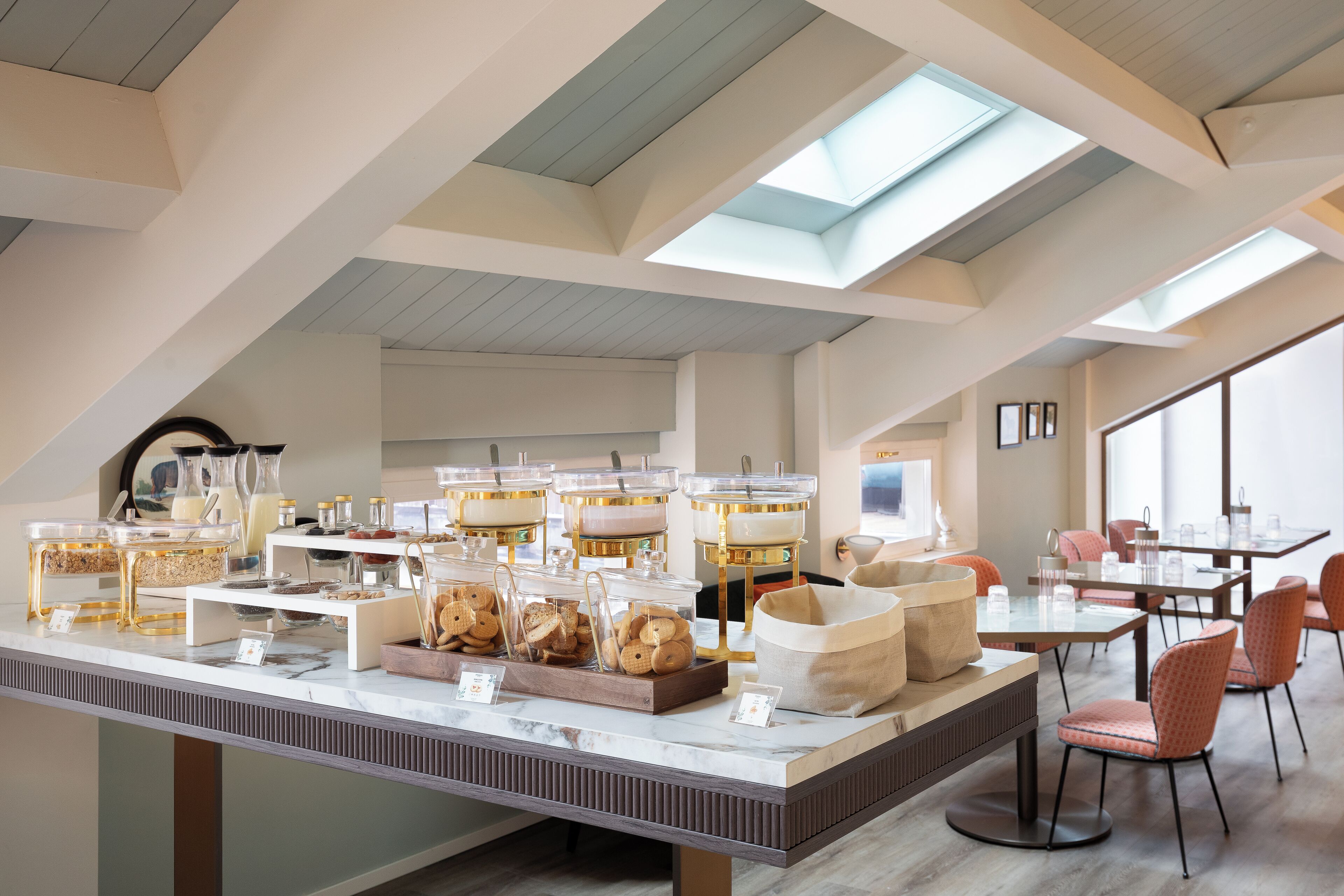 Petit déjeuner continental (25 EUR par personne)