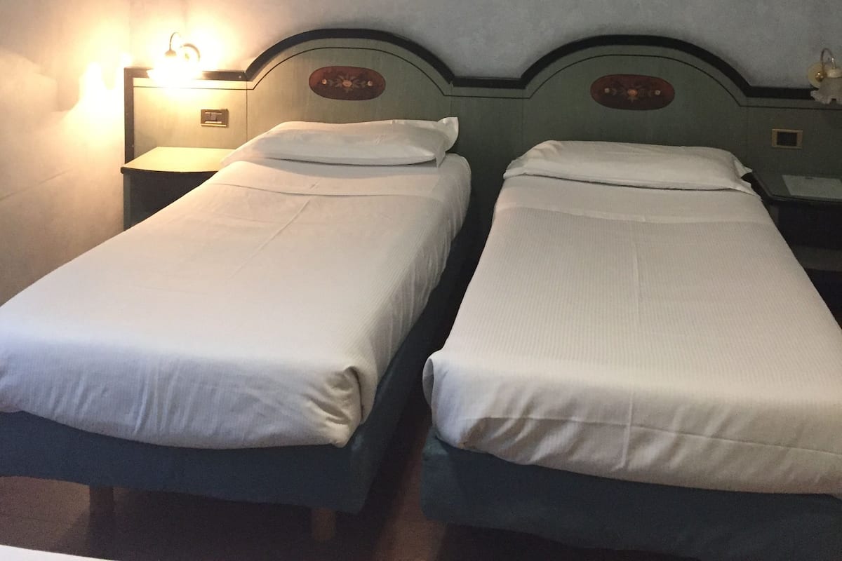 Double Room, 2 Single Beds