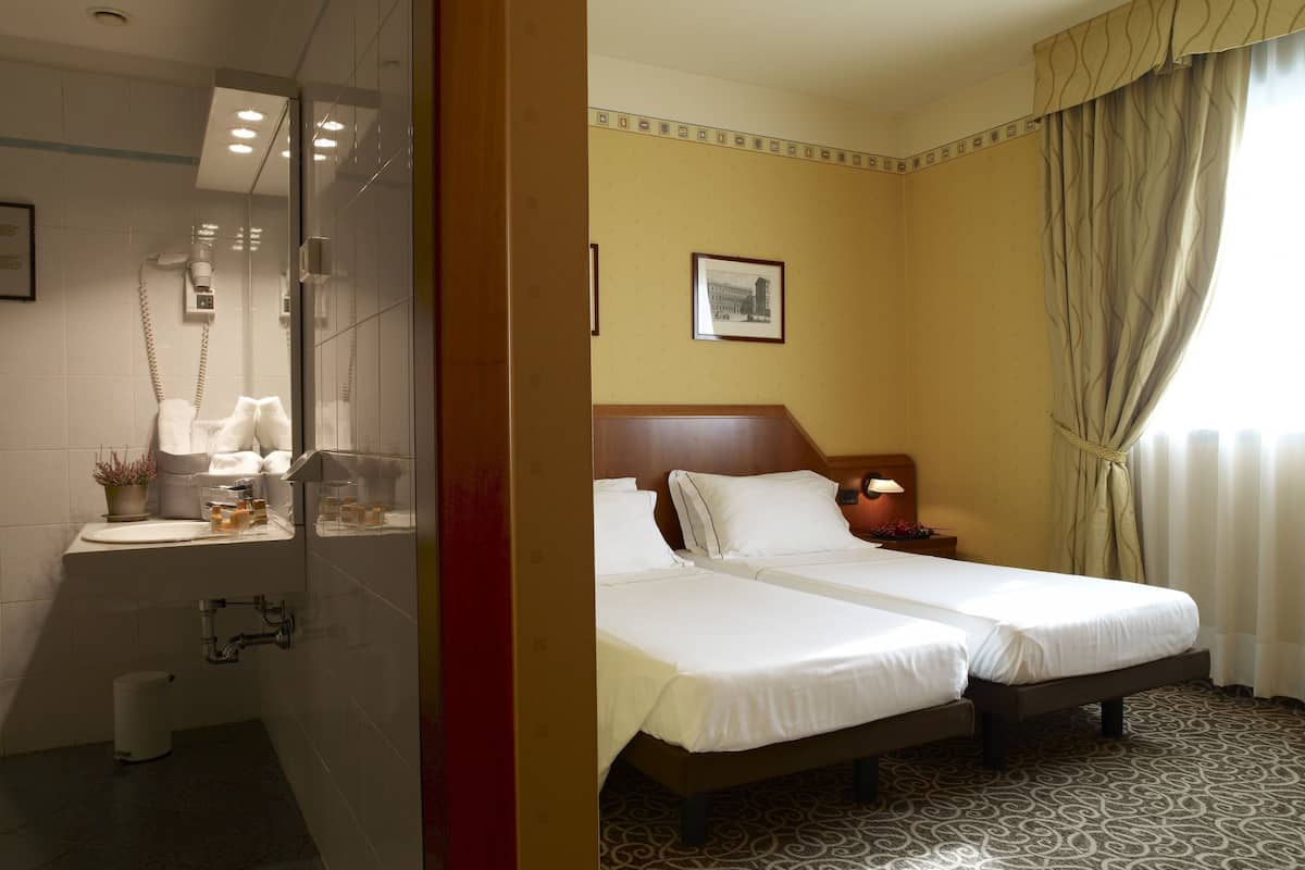 superior double room single use | minibar, in-room safe, individually furnished, desk