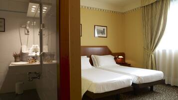 Superior-Doppelzimmer | Minibar, Zimmersafe, individuell eingerichtet, Schreibtisch