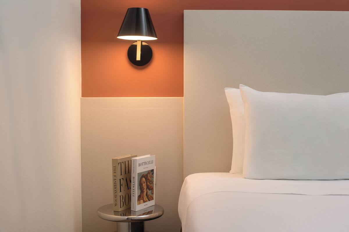 Down comforters, in-room safe, desk, blackout drapes