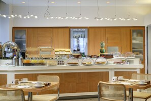 Daily continental breakfast (EUR 14 per person)