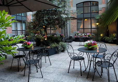 Courtyard. Starhotels Business Palace