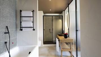 Urban Suite | Bagno | Combinazione doccia/vasca, set di cortesia gratuito, asciugacapelli