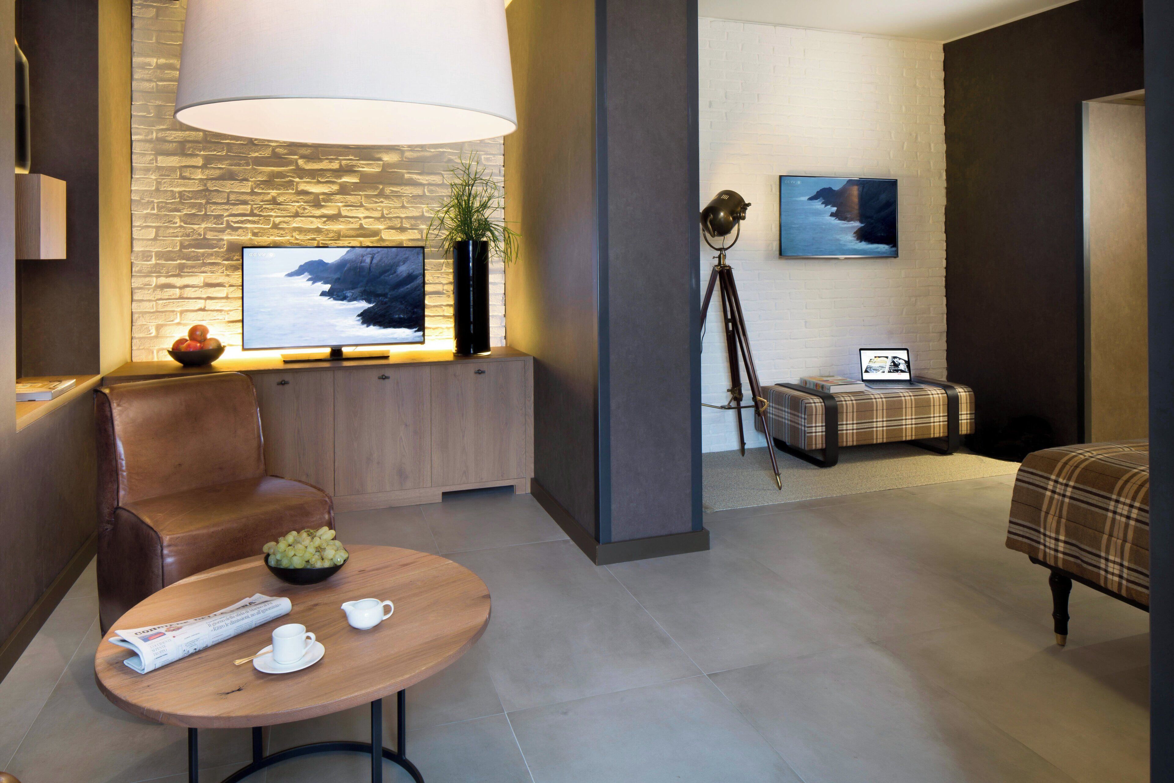 junior suite | minibar, in-room safe, desk, blackout curtains