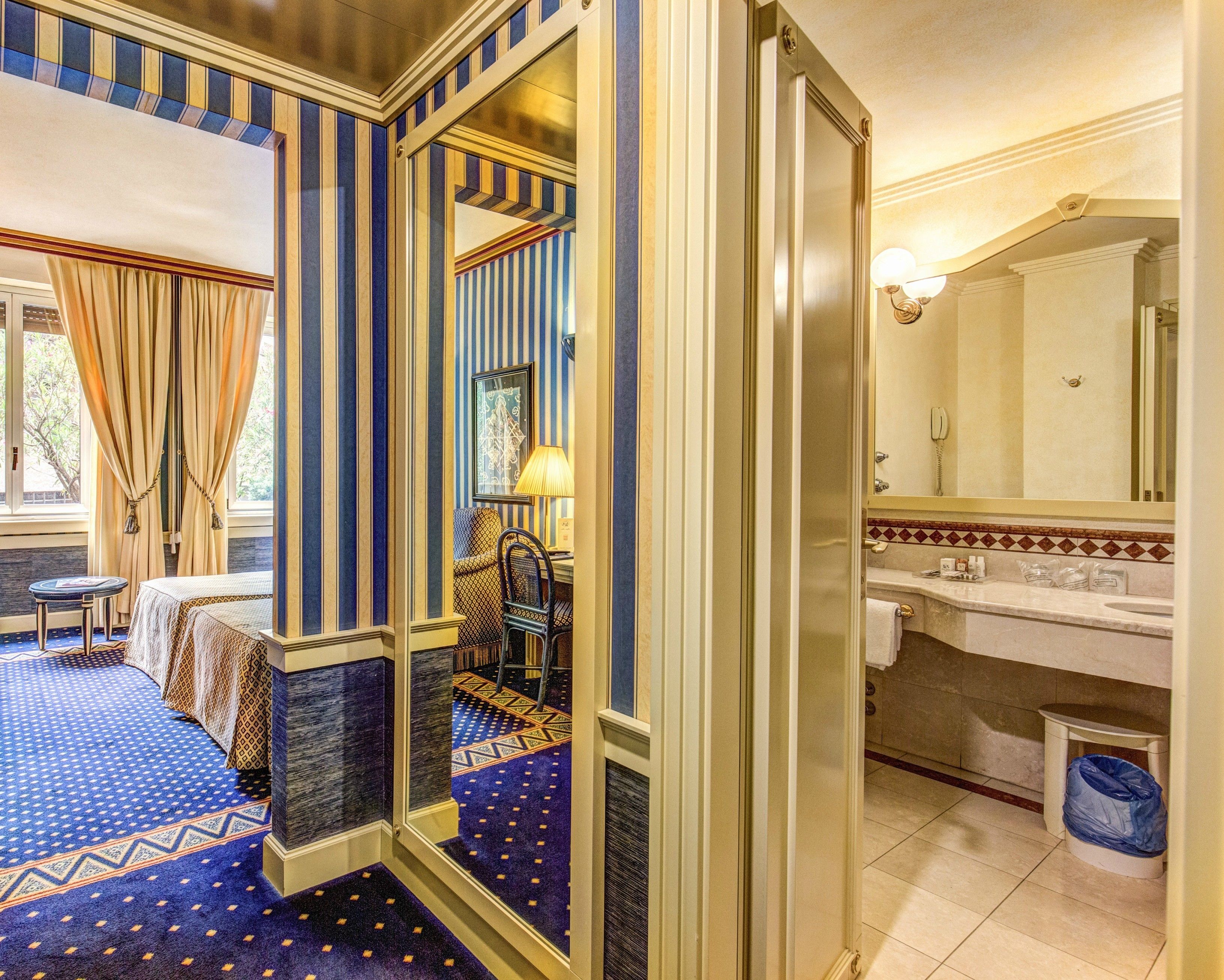 family room (2 adults + 1 child) | minibar, in-room safe, desk, blackout curtains